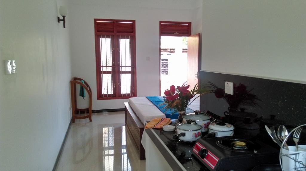 Hasaranga Holiday House Hikkaduwa Buitenkant foto