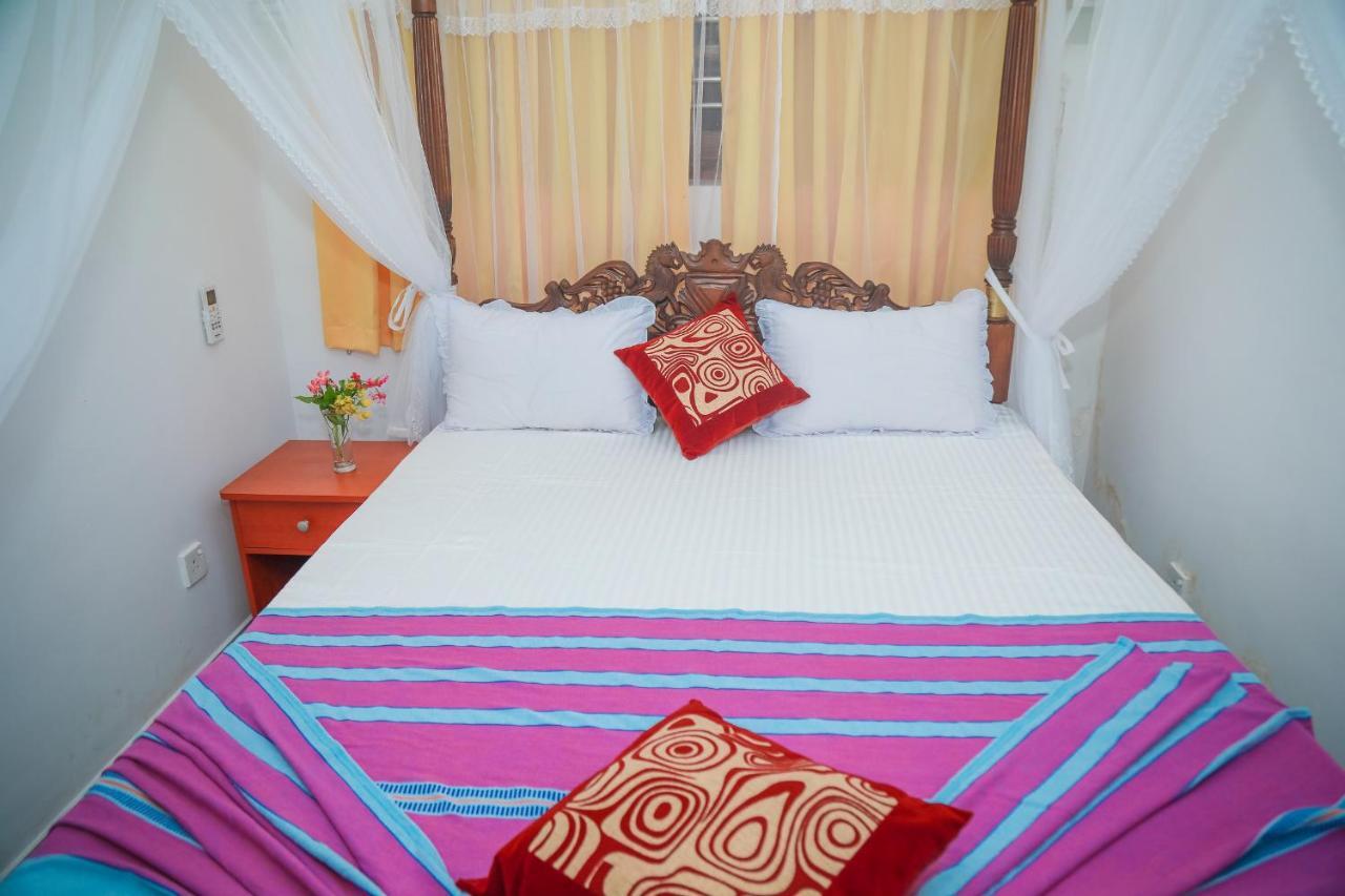 Hasaranga Holiday House Hikkaduwa Buitenkant foto