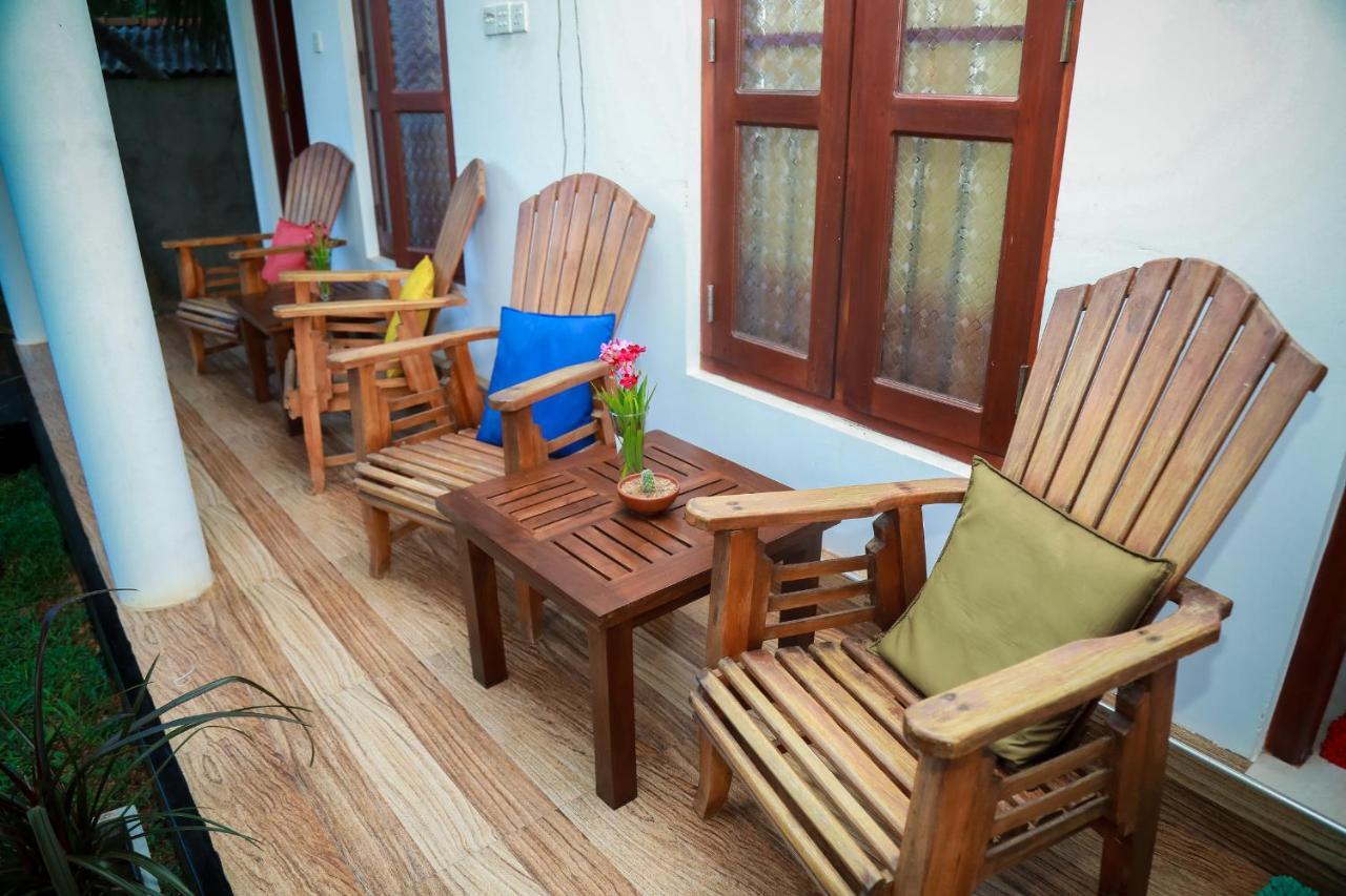 Hasaranga Holiday House Hikkaduwa Buitenkant foto