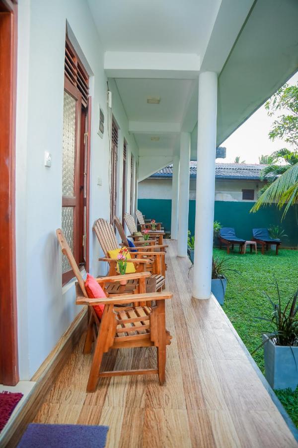 Hasaranga Holiday House Hikkaduwa Buitenkant foto