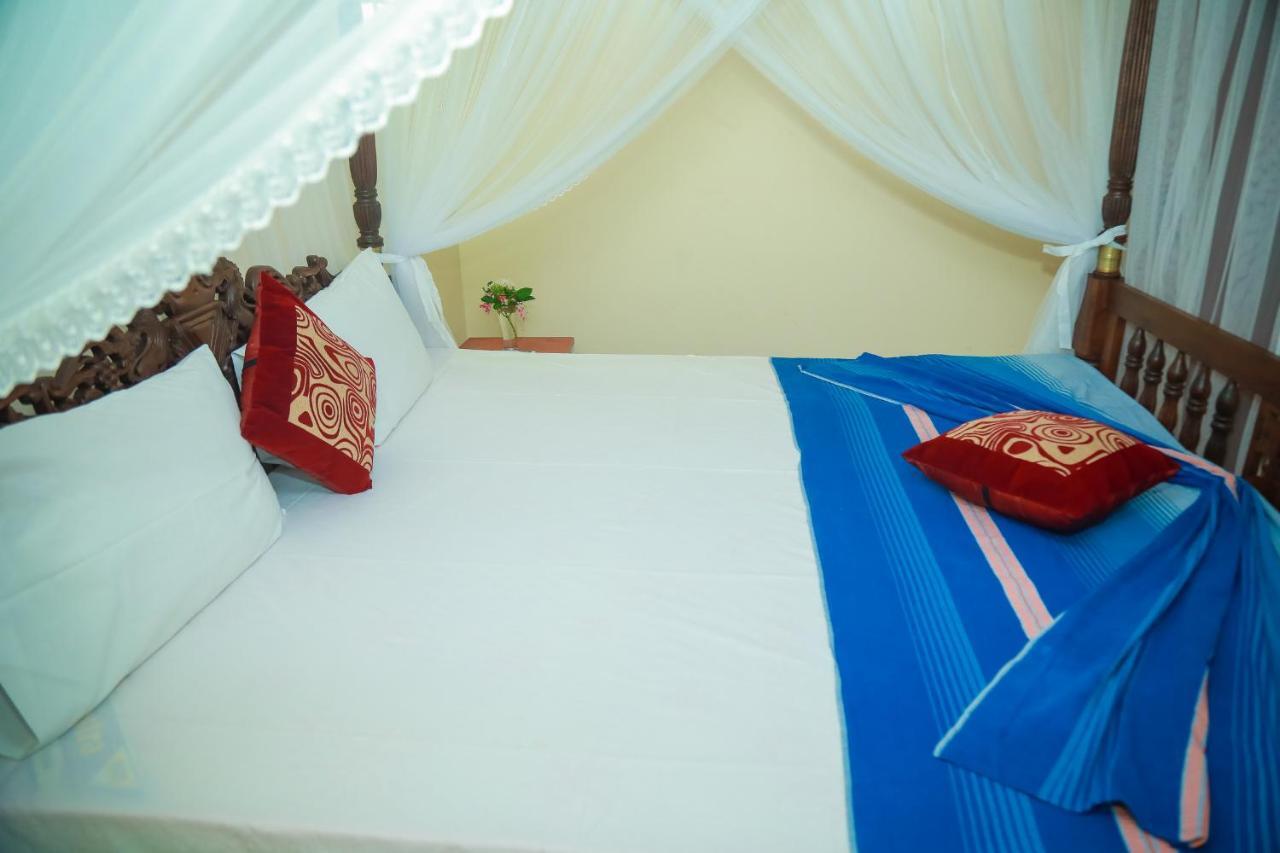 Hasaranga Holiday House Hikkaduwa Buitenkant foto