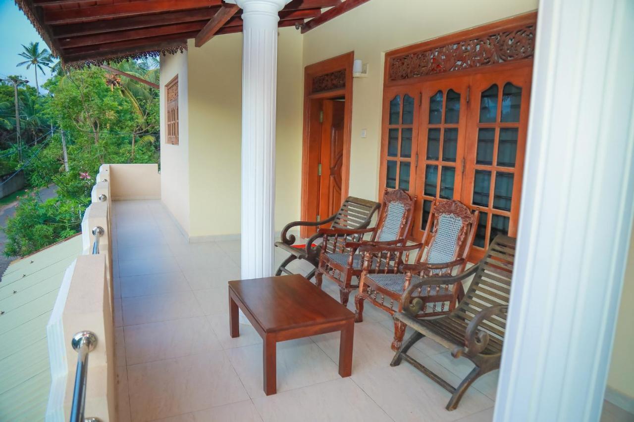Hasaranga Holiday House Hikkaduwa Buitenkant foto
