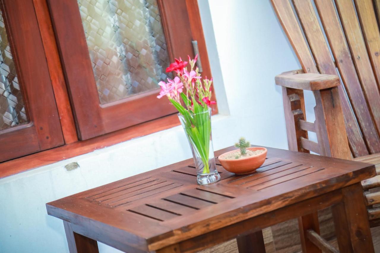 Hasaranga Holiday House Hikkaduwa Buitenkant foto