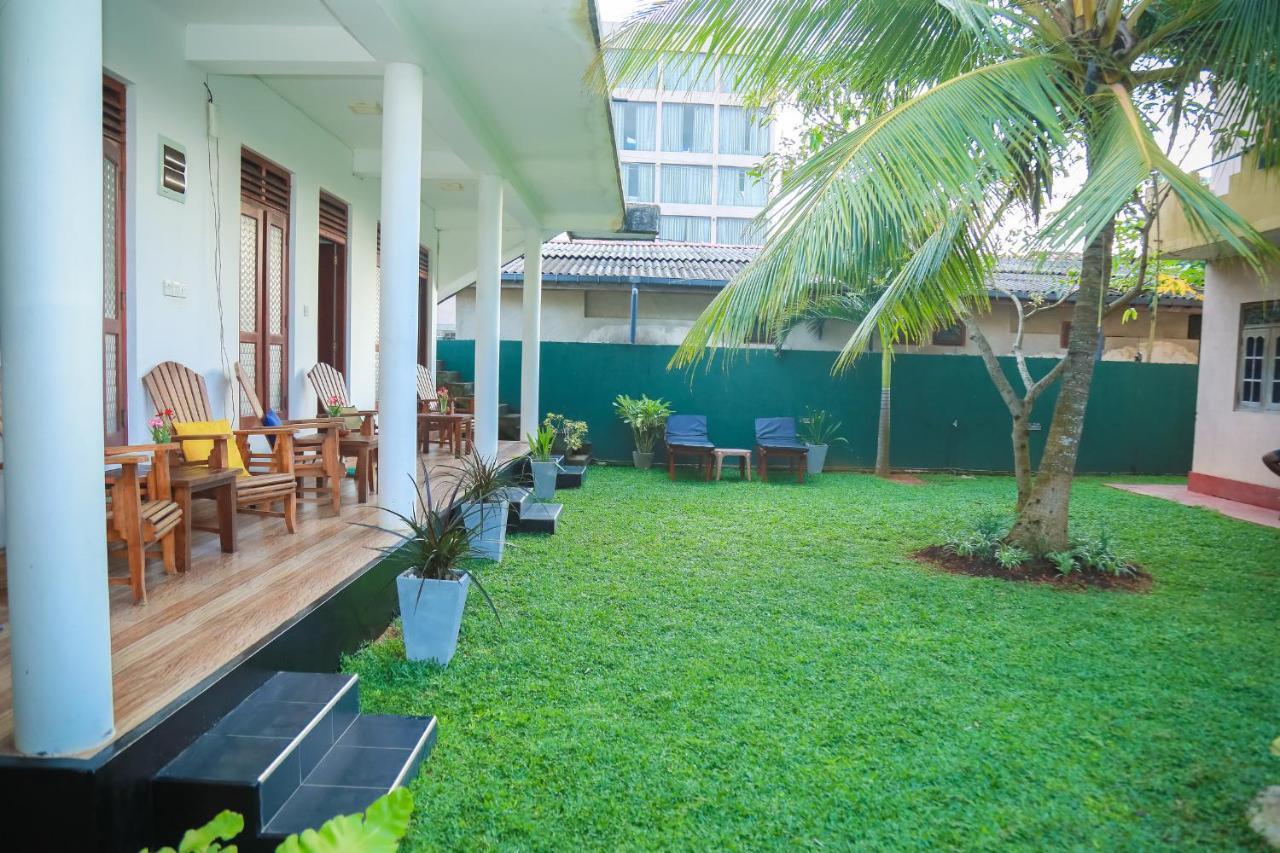 Hasaranga Holiday House Hikkaduwa Buitenkant foto