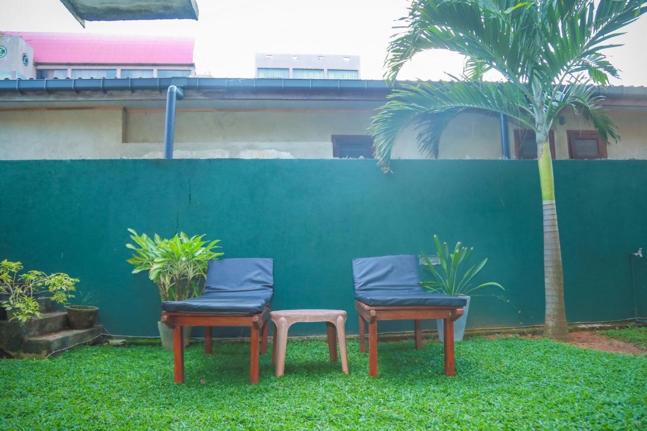 Hasaranga Holiday House Hikkaduwa Buitenkant foto