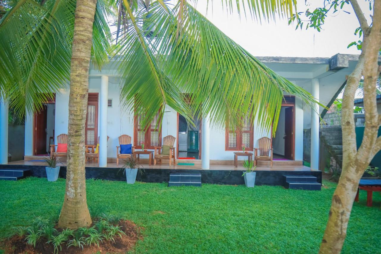 Hasaranga Holiday House Hikkaduwa Buitenkant foto