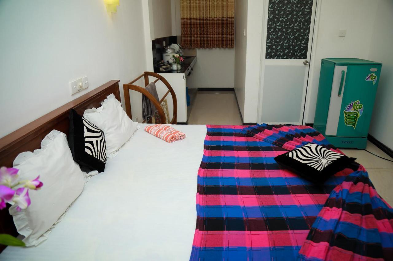 Hasaranga Holiday House Hikkaduwa Buitenkant foto