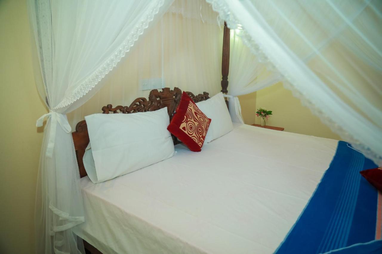 Hasaranga Holiday House Hikkaduwa Buitenkant foto
