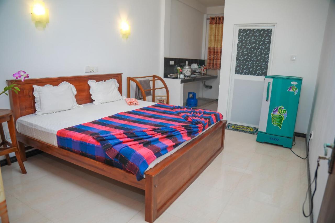 Hasaranga Holiday House Hikkaduwa Buitenkant foto