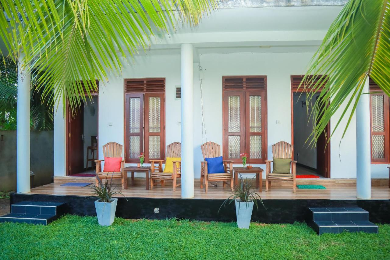 Hasaranga Holiday House Hikkaduwa Buitenkant foto