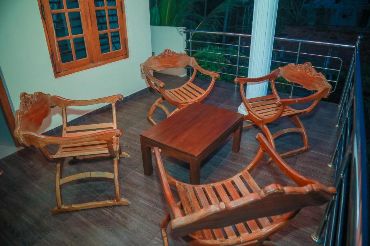 Hasaranga Holiday House Hikkaduwa Buitenkant foto