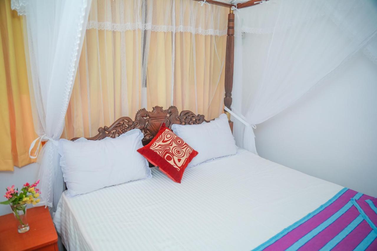 Hasaranga Holiday House Hikkaduwa Buitenkant foto