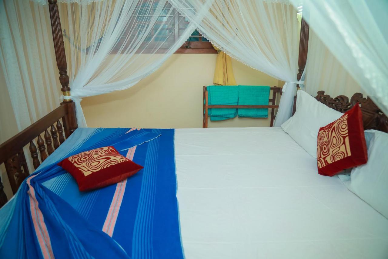 Hasaranga Holiday House Hikkaduwa Buitenkant foto