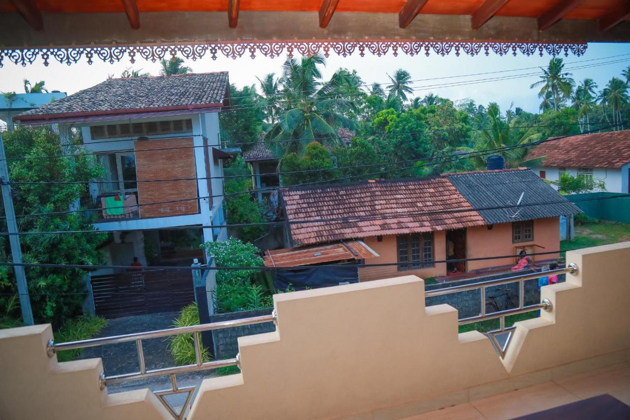 Hasaranga Holiday House Hikkaduwa Buitenkant foto