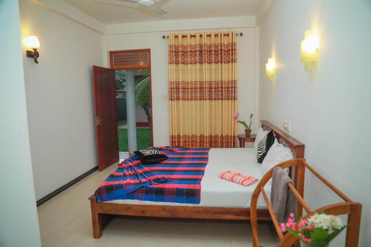 Hasaranga Holiday House Hikkaduwa Buitenkant foto