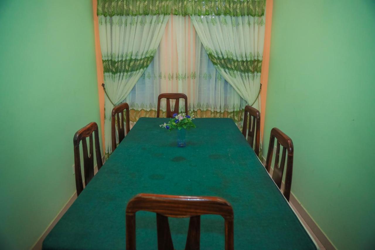 Hasaranga Holiday House Hikkaduwa Buitenkant foto