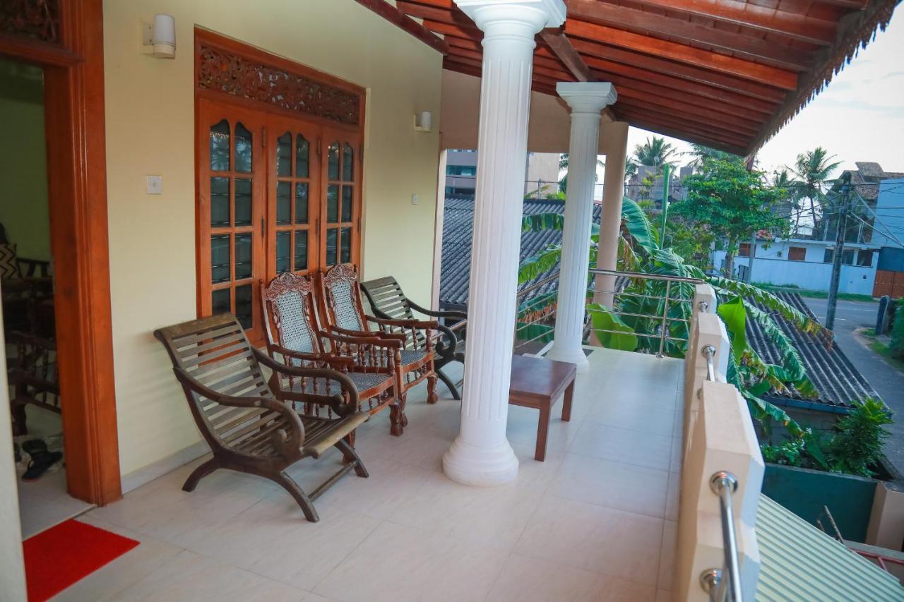 Hasaranga Holiday House Hikkaduwa Buitenkant foto